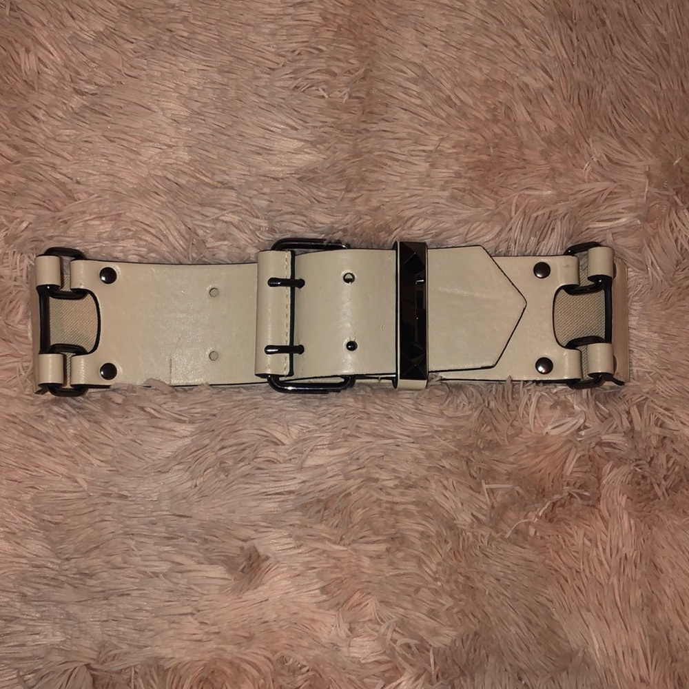 BCBGMAXAZRIA CREAM BELT